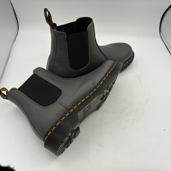 Dr. Martens 2976 Women US 10 Gray Virginia Leather Chelsea Boots New with tags - Picture 4 of 15